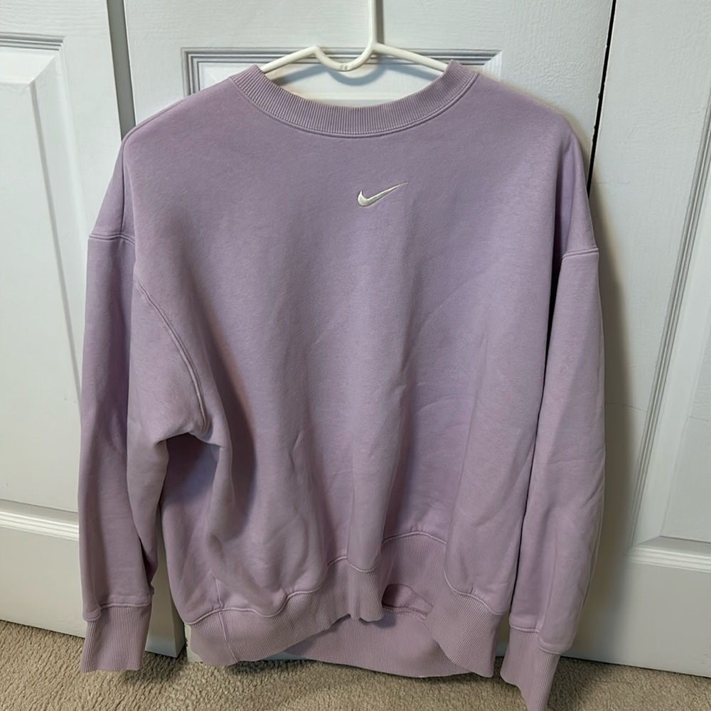Women’s Nike Crewneck Lavender Size medium
